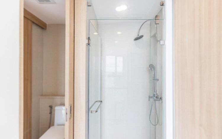 shower with panels